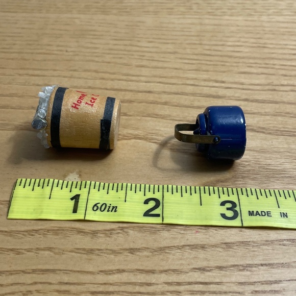 Vintage Dollhouse Miniature Tea Kettle & Ice Cream Maker Churn Blue Spatterware - Picture 9 of 9